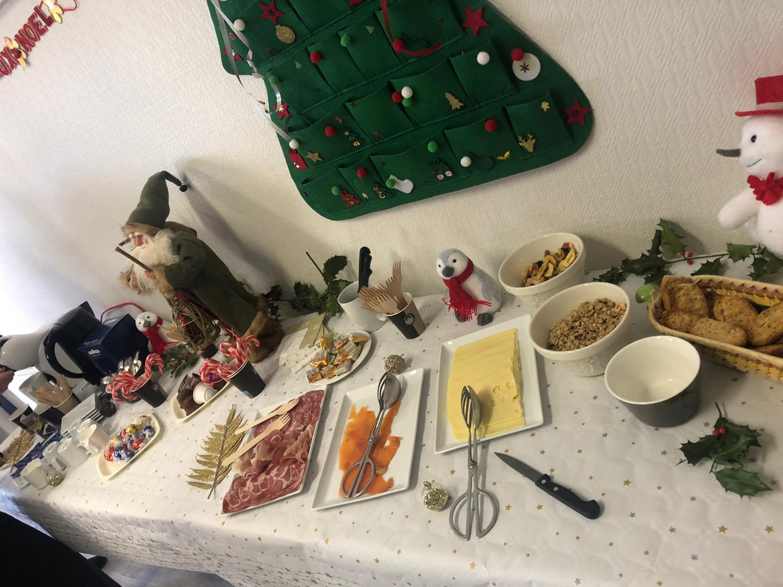 Buffet petit déjeuner sur le thème de Noel